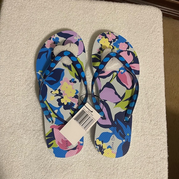 Vera Bradley Shoes - Vera Bradley Size Medium Marian Floral flip flops NWT